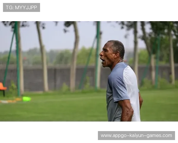 守门员教练称赞新秀心理素质,潜力值直线上升