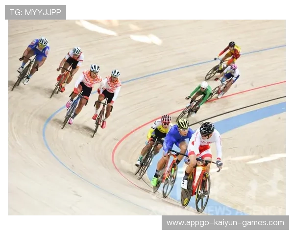 自行车联赛冲刺阶段竞争白热化，分秒必争，自行车比赛